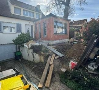 Chantier de l’extension, murs en cours de construction