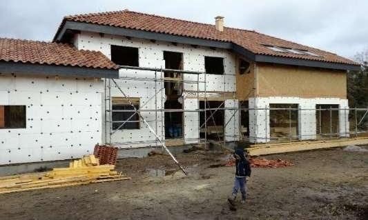 Chantier de la maison : façades en cours avant enduit
